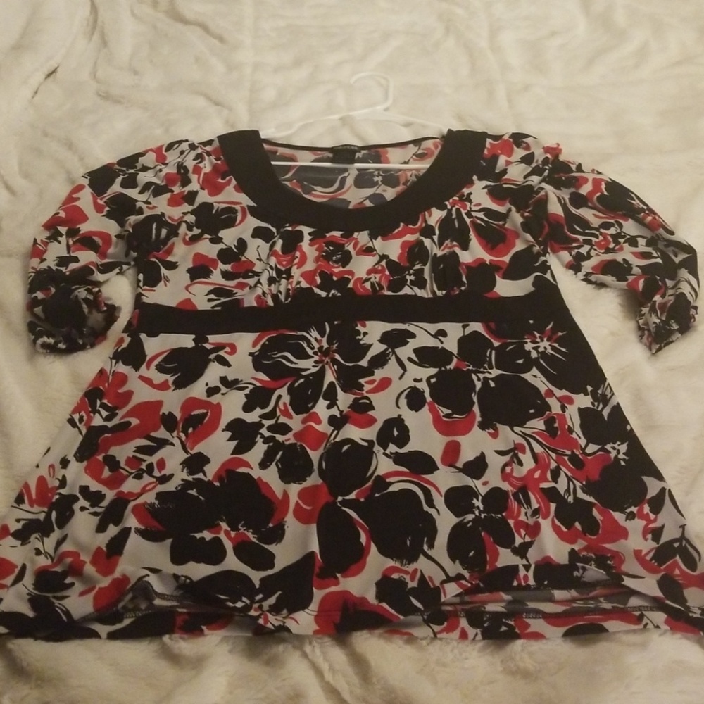 Maurices size large red white and black euc